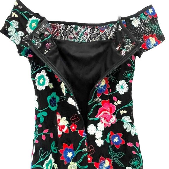 NWOT GUESS Lace Floral Off Shoulder Body con Mini 4 Black Multi - Picture 9 of 16